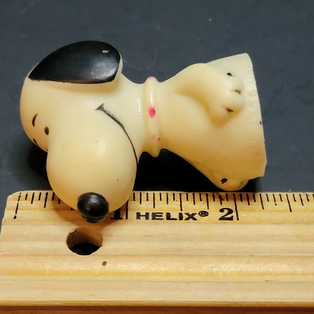 Vintage Snoopy Rubber Finger Puppet Peanuts 1966‎ Small Figure Toy 60s